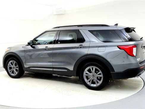 Used 2023 Ford Explorer XLT w/ Equipment Group 202A image 4