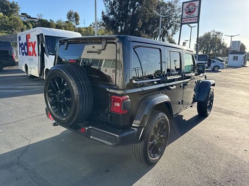 Certified 2025 Jeep Wrangler Unlimited Sahara w/ Safety Group image 9