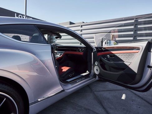 Used 2023 Bentley Continental GT Azure image 23