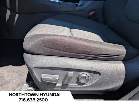 Used 2025 Toyota RAV4 XLE AWD/4WD image 29