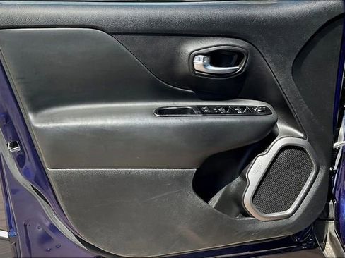 Used 2020 Jeep Renegade Altitude AWD/4WD image 21
