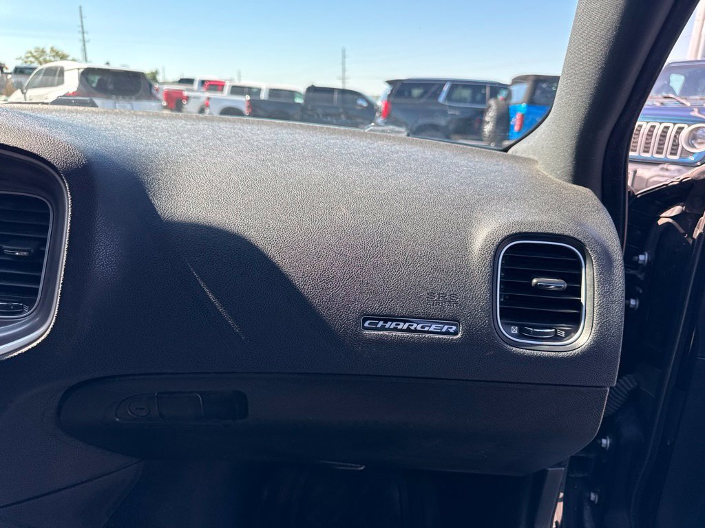 Used 2022 Dodge Charger SXT w/ Leather Interior Group RWD image 16