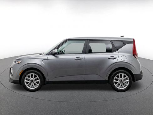 Used 2025 Kia Soul LX w/ LX Technology Package FWD image 4