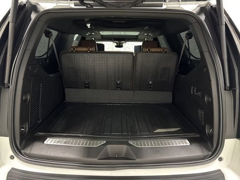 Used 2023 Chevrolet Suburban High Country w/ Advanced Technology Package image 34