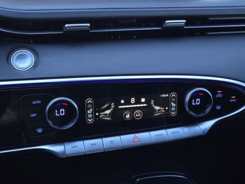 Used 2022 Genesis GV70 2.5T w/ Sport Prestige Package image 24