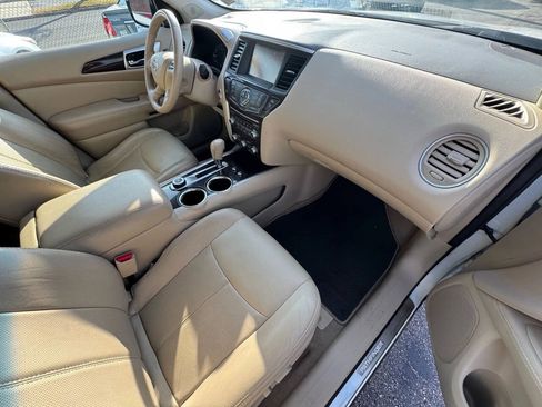 Used 2014 Nissan Pathfinder Platinum AWD/4WD image 17