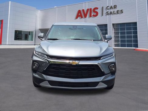 Used 2025 Chevrolet Blazer LT FWD image 2