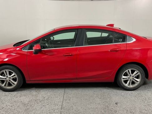 Used 2017 Chevrolet Cruze LT w/ Convenience Package FWD image 7