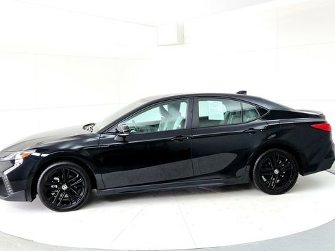 Used 2025 Toyota Camry SE w/ Convenience Package AWD/4WD image 3