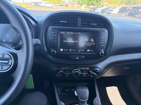 Used 2024 Kia Soul LX w/ Option Group 015 FWD image 17