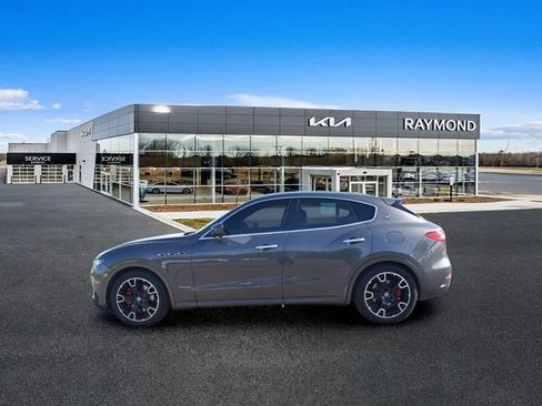 Used 2018 Maserati Levante GranLusso AWD/4WD image 6