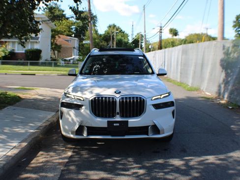 Used 2025 BMW X7 xDrive40i AWD/4WD image 2