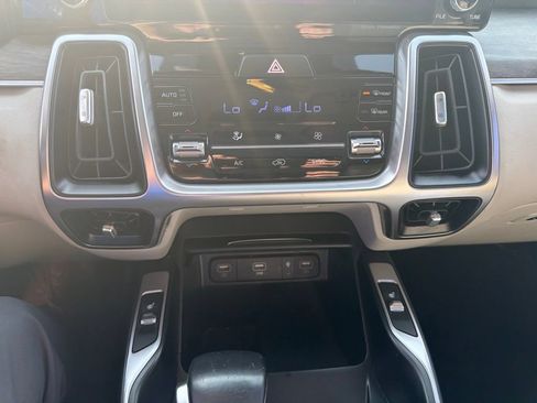 Certified 2023 Kia Sorento S w/ Panoramic Sunroof Package AWD/4WD image 20