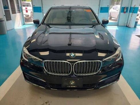 Used 2017 BMW 740i RWD image 12