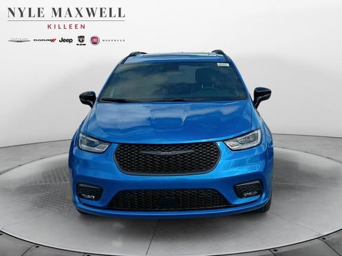 New 2026 Chrysler Pacifica Limited image 18