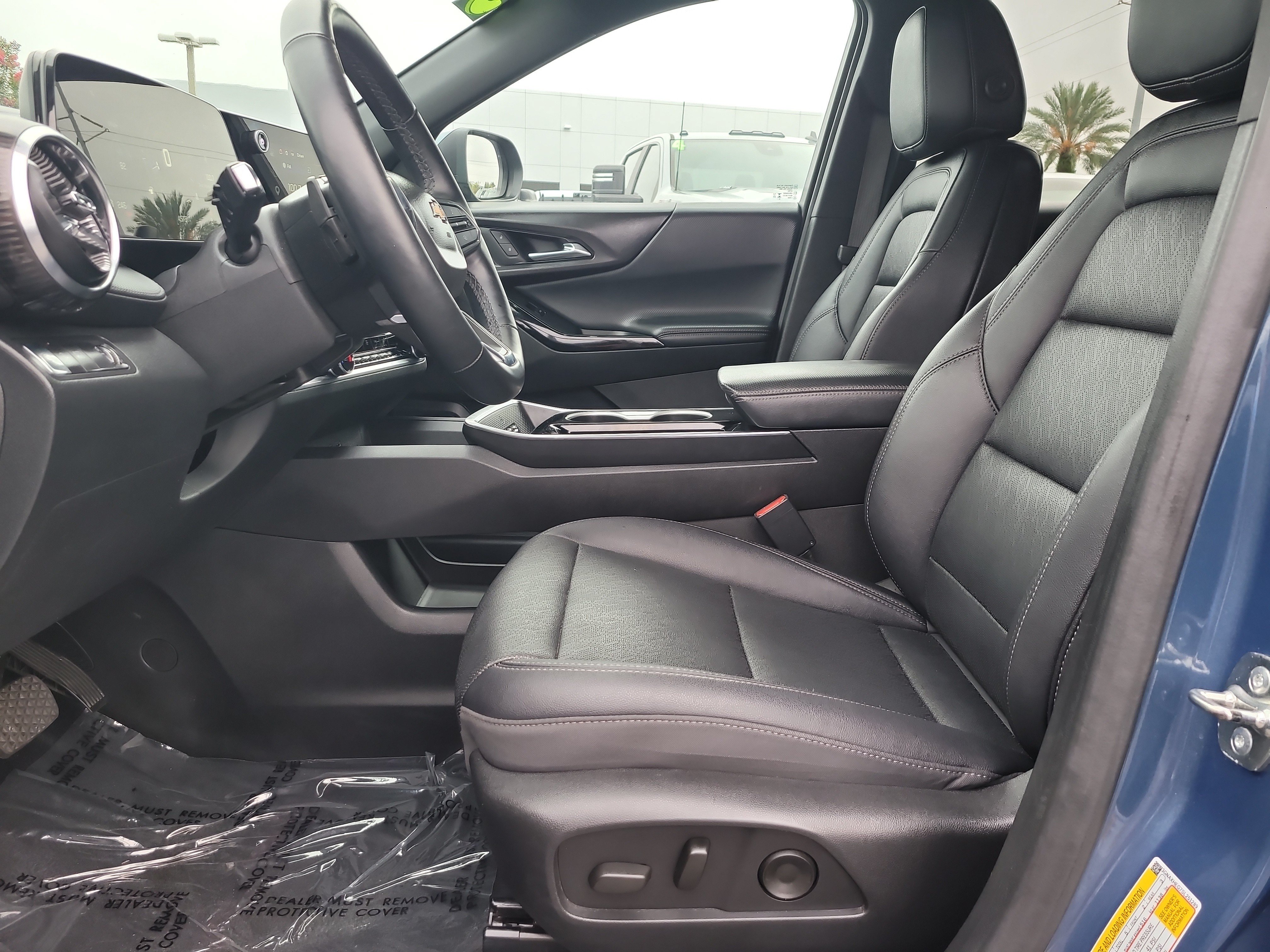Used 2025 Chevrolet Equinox LT w/ Convenience Package II FWD image 17
