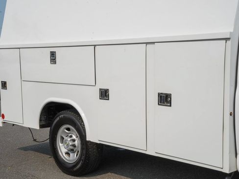 Used 2024 Chevrolet Express 3500 w/ Power Convenience Package RWD image 19