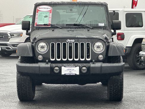 Used 2017 Jeep Wrangler Unlimited Sahara w/ Connectivity Group image 9