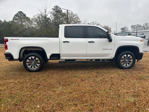 Used 2023 Chevrolet Silverado 2500 Custom w/ Custom Convenience Package image 10