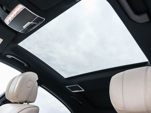 Used 2018 Mercedes-Benz S 560 Sedan image 34