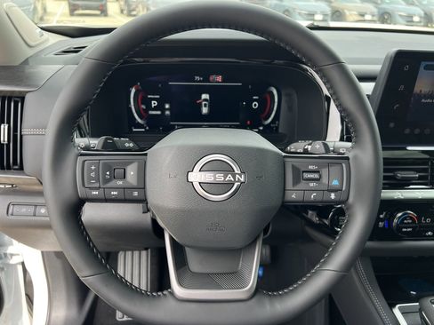 New 2026 Nissan Pathfinder Platinum FWD image 9
