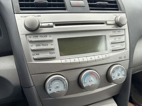 Used 2011 Toyota Camry LE image 21