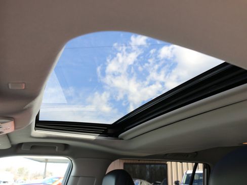 Used 2022 Toyota Highlander XLE image 24