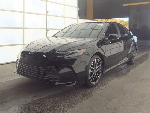 Used 2025 Toyota Camry XLE w/ Premium Plus Package AWD/4WD image 1