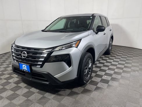 Used 2024 Nissan Rogue S FWD image 4