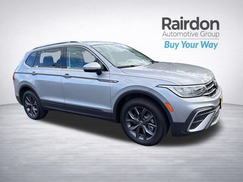 Used 2022 Volkswagen Tiguan SE AWD/4WD image 1