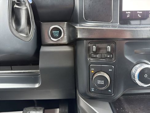 Used 2023 Ford F350 Lariat w/ Chrome Package image 28