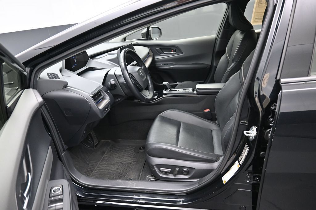 Certified 2024 Toyota Prius XLE FWD image 9