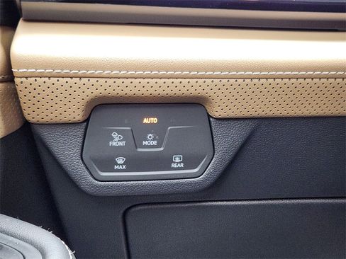 New 2026 Volkswagen Atlas Cross Sport SE image 16