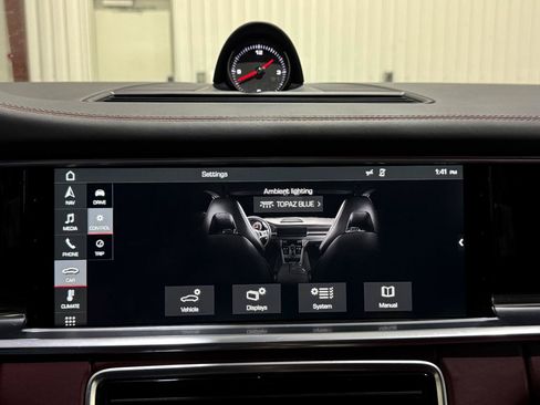 Used 2018 Porsche Panamera image 21