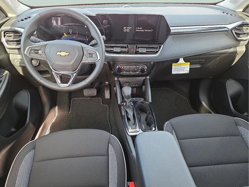 Used 2026 Chevrolet TrailBlazer LT w/ LT Cold Weather Package FWD image 11