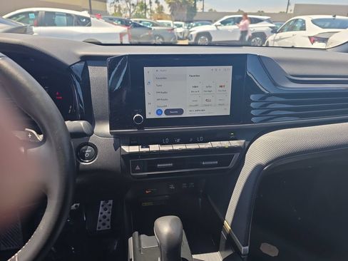 Used 2025 Toyota Camry SE FWD image 13
