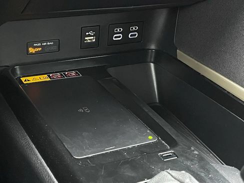 Used 2025 Toyota Camry SE FWD image 19