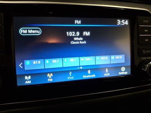 Used 2022 Nissan Versa S image 22