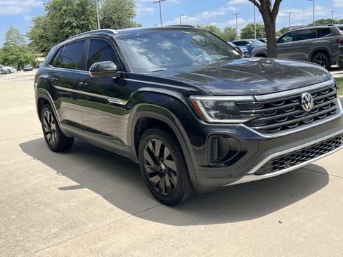 Certified 2026 Volkswagen Atlas Cross Sport SE w/ Panoramic Sunroof Package AWD/4WD image 2