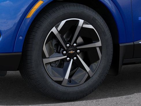 New 2025 Chevrolet Equinox EV LT image 34