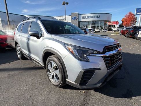 Used 2024 Subaru Ascent Premium w/ Convenience Package image 2