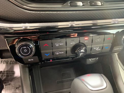 New 2026 Jeep Compass Latitude w/ Quick Order Package 29K AWD/4WD image 25