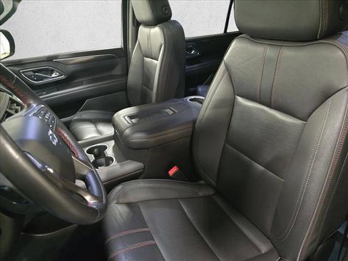 Used 2022 Chevrolet Suburban RST w/ Luxury Package image 17