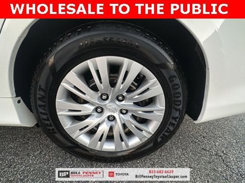 Used 2012 Toyota Camry LE image 19