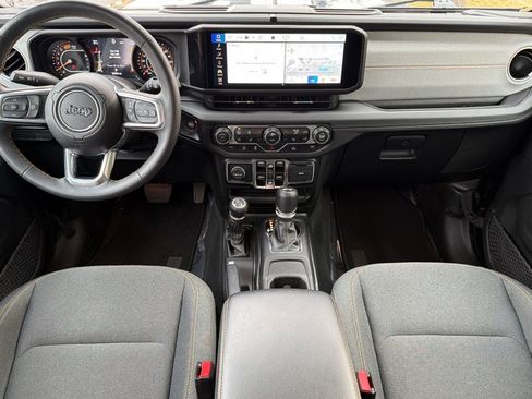 Used 2024 Jeep Wrangler Unlimited Sahara AWD/4WD image 16