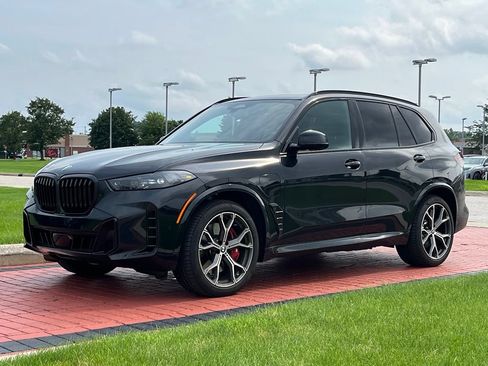 Used 2026 BMW X5 xDrive50e w/ M Sport Package AWD/4WD image 3