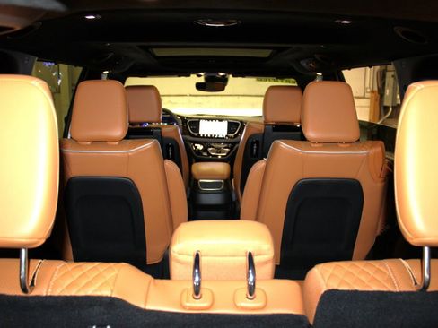 Used 2023 Chrysler Pacifica Pinnacle image 39