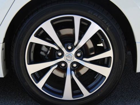 Used 2017 Nissan Maxima 3.5 SV image 35