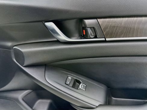 Used 2021 Honda Accord EX image 31
