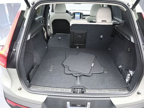 Used 2023 Volvo XC40 B5 Plus w/ Protection Package Premier image 26